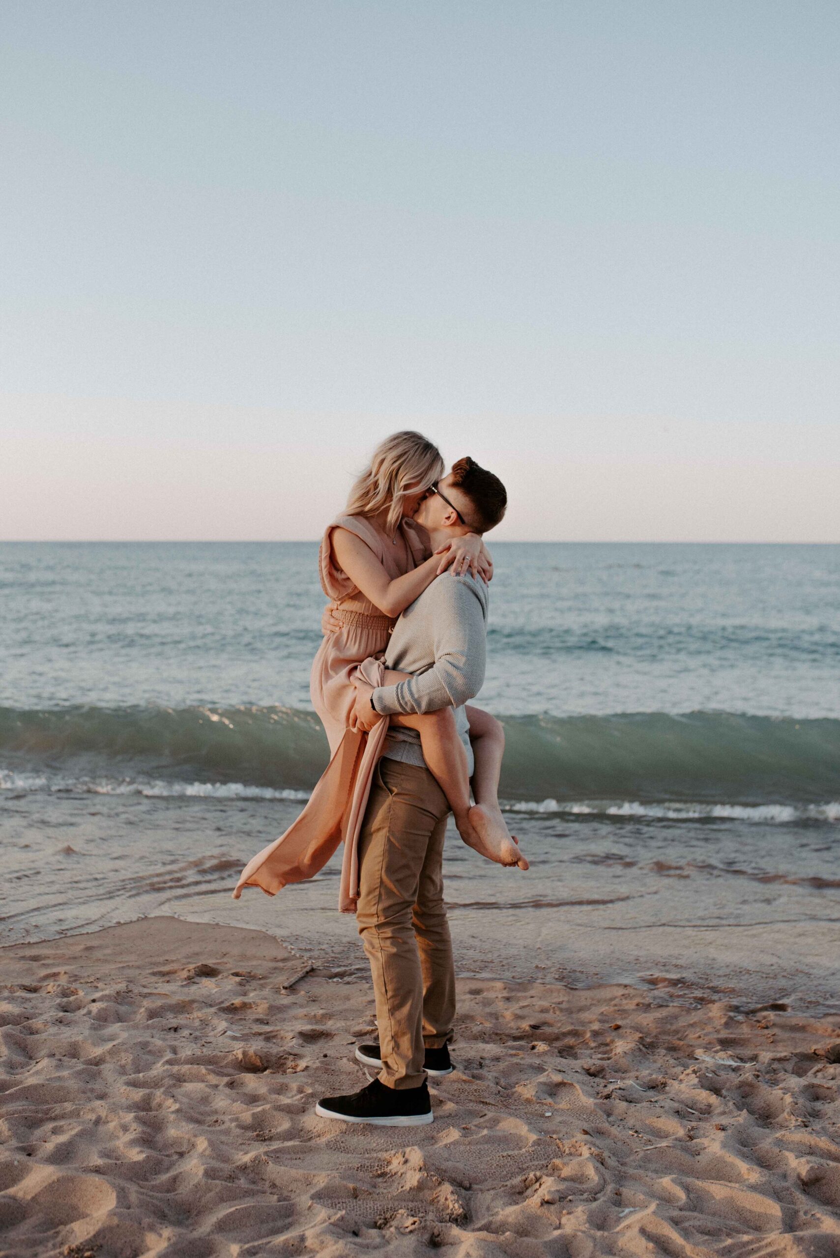 Chicago Skyline Engagement Photos-29.jpg